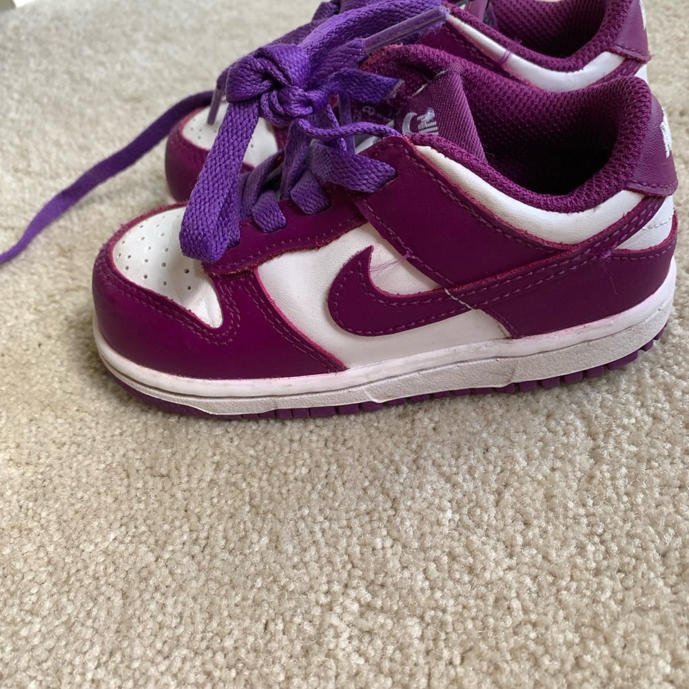 Nike Purple and White Sneakers Low-Top Design size 7.5